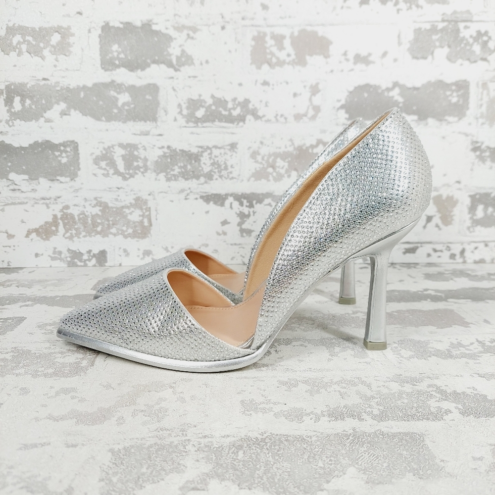 NEW Mia Ciana Silver Rhinestone Pointed Toe Pumps A719